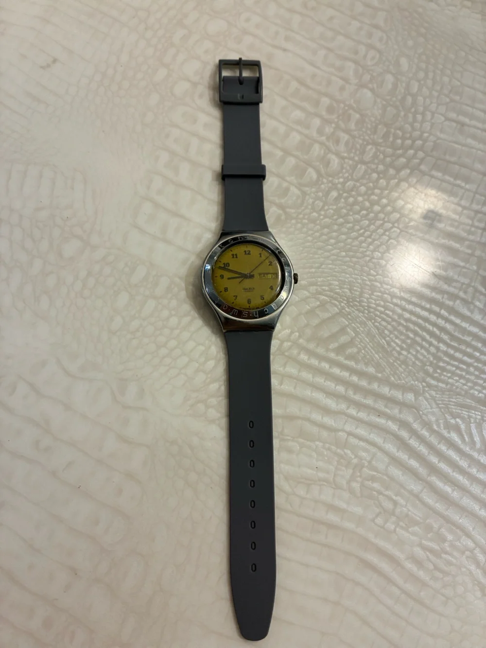 Swatch Vintage Men's Watch with Gray Strap